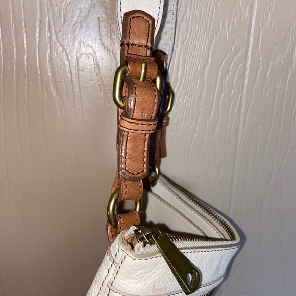 Fossil Explorer Leather Crossbody Handbag - Picture 3 of 10